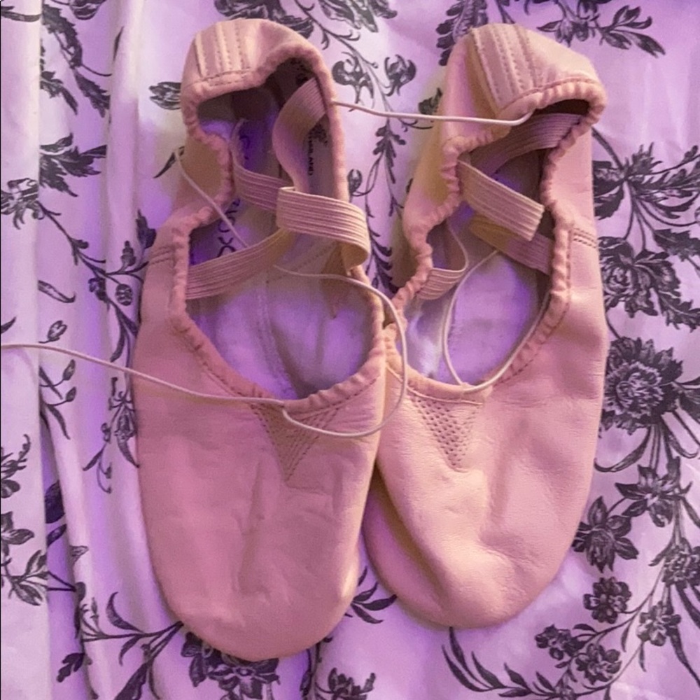 Capeizo ballet slippers